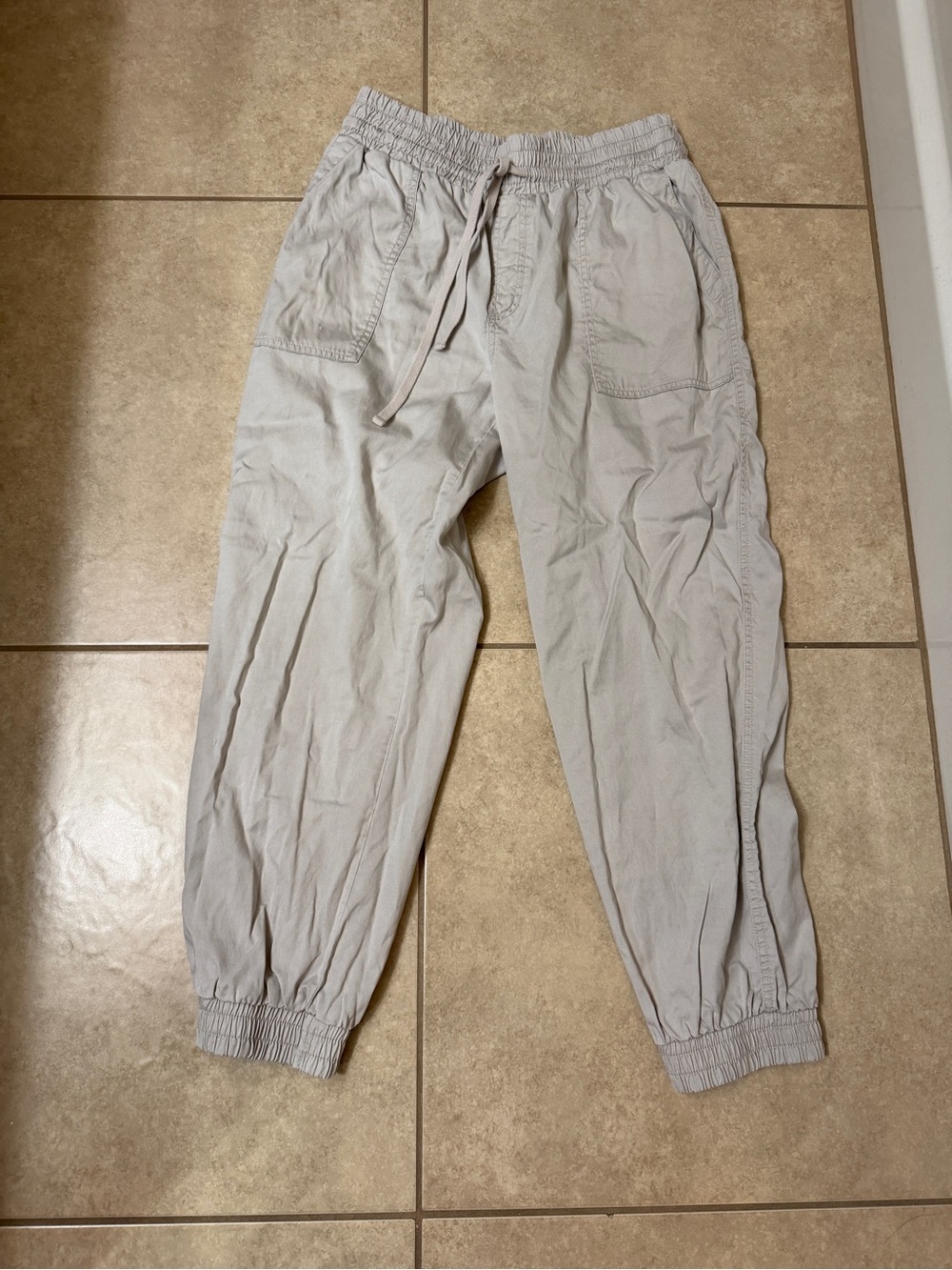 A New Day Women’s Gray Khaki Jogger Pants Size Medium Lyocell Cotton